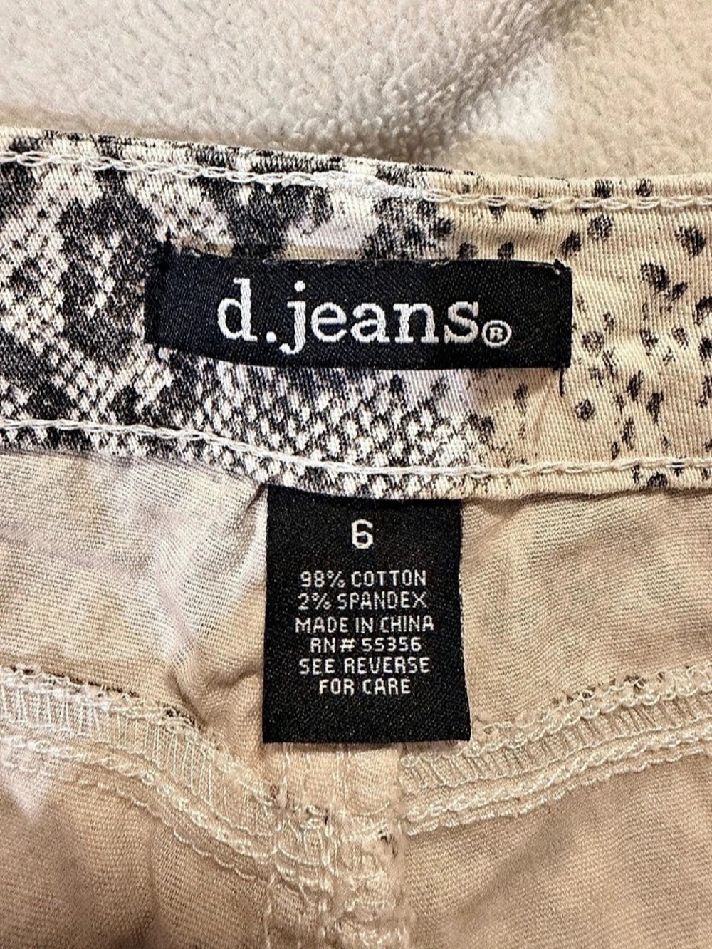D.Jeans Animal Print  Shorts in White & Black - Picture 5 of 6